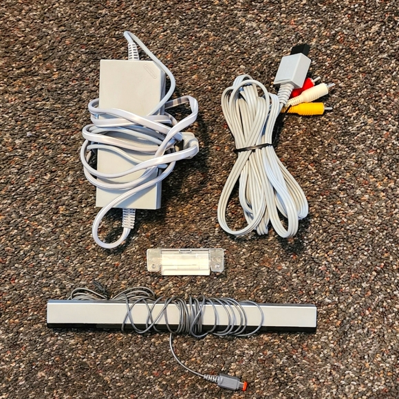 Nintendo Wii Console with Remote, Sensor Bar, AV Cable, AC Adapter & More - Picture 10 of 12